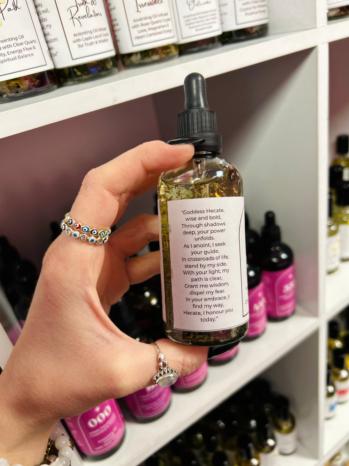 Hecate Spell Oil – Goddess of Magic, Protection & the Crossroads