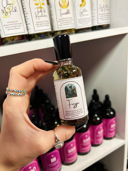 Freyja Spell Oil – Goddess of Love, War & Heart Healing